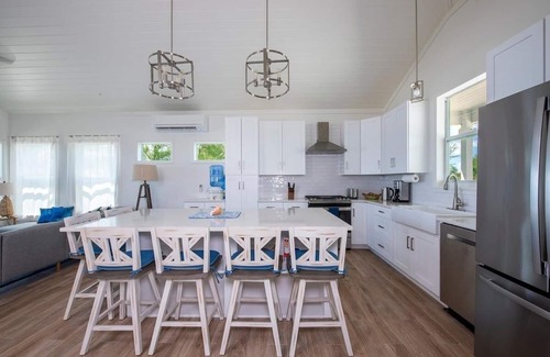 Governor's Harbour Casa | Lavender Beach House 2 Bedroom Home