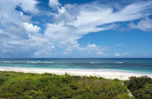 Governor's Harbour Casa | Lavender Beach House home