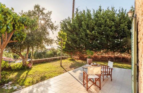 Riglia Apartamento | Lavender Garden Retreat - Secluded Seaside Getaway
