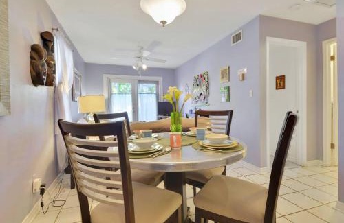 Truman Annex Casa | Lavender Jungle by AvantStay Great Location w Patio Shared Pool Week Long Stays Only