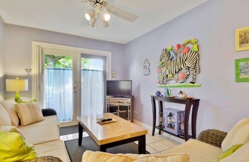 Truman Annex Casa | Lavender Jungle by AvantStay Great Location w Patio Shared Pool Week Long Stays Only