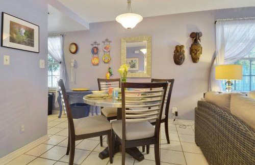 Truman Annex Casa | Lavender Jungle by AvantStay Great Location w Patio Shared Pool Week Long Stays Only