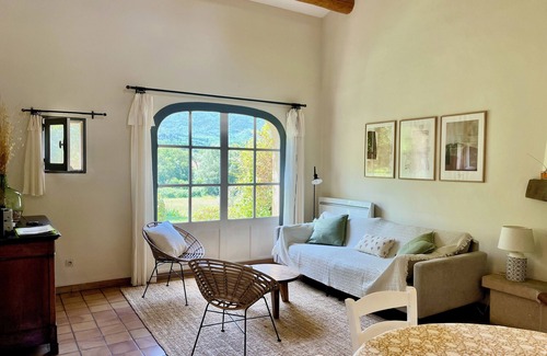 Cereste Otro | Lavender, Luberon view, pool, air-conditioning : Villa Mas des Lavandes 2 BR. 4*