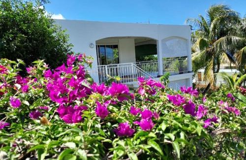 Saint-Claude Villa | LaVieLà