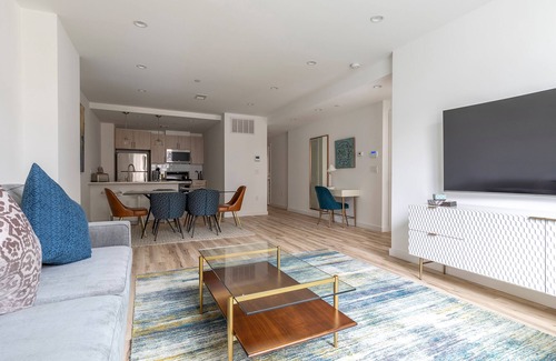 Hoboken Apartamento | Lavish 3BR Retreat w Private Rooftop Deck Near NYC