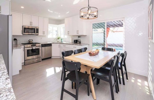 North Las Vegas Casa | Lavish 6BR w/ Pool, Arcade, Pool table & Pingpong!
