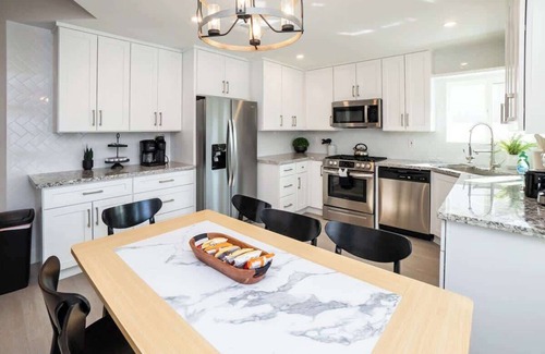 North Las Vegas Casa | Lavish 6BR w/ Pool, Arcade, Pool table & Pingpong!