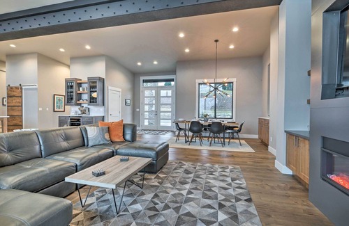 Manson Casa | ¡NUEVO! Lavish Lake Chelan Home w / Pool + Panoramic View