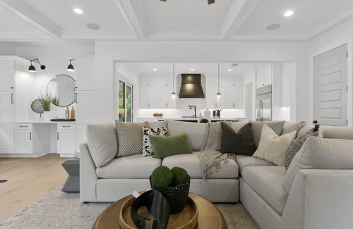 SoHo Casa | Lavish & Spacious Home in Walkable Hyde Park