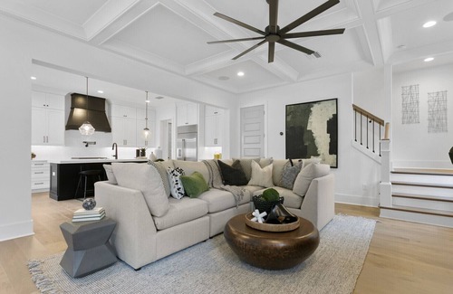 SoHo Casa | Lavish & Spacious Home in Walkable Hyde Park