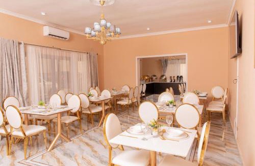 Blantyre Hotel | Lavish Suites