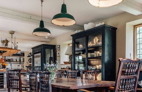 Hales Casa | Lavish Tudor Hall & Gardens - Sleeps 14!