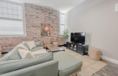 Downtown Boston Apartamento | Lavishly Designed Home With Office Close to T