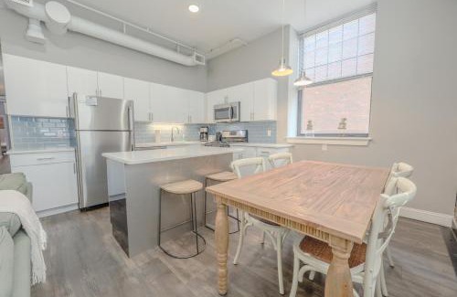 Downtown Boston Apartamento | Lavishly Designed Home With Office Close to T