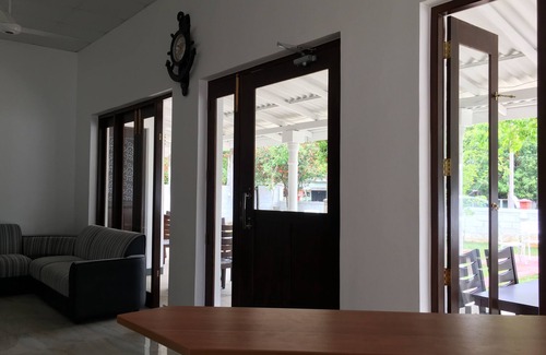 Anuradhapura Hotel | Lavonka Tourist Rest