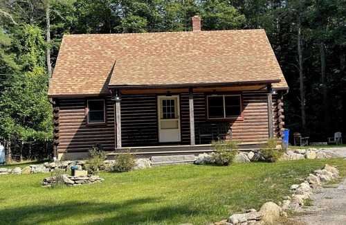 Brunswick Cabina | Lawless Log Cabin - cozy, newly renovated cabin