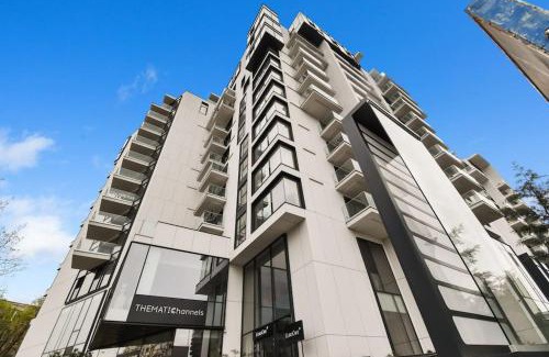 Aviatiei Apartamento | LAX Designer, Oasis city skyline views, Parking