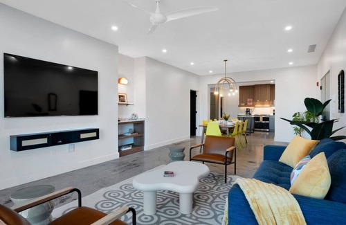 Phoenix Hill Apartamento | Lay Low Tempo Highlands - NULU 4BR Balcony