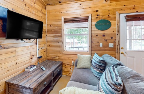 Maysville Cabina | Lay Z Lin Z Cabin | Cabin in Bentonville
