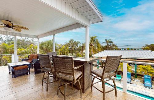 Mid Island Casa | Laze Away