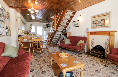 Haverigg Cabaña | LAZEY COTTAGE, pet friendly, country holiday cottage in Haverigg