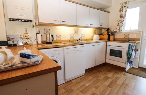Haverigg Cabaña | LAZEY COTTAGE, pet friendly, country holiday cottage in Haverigg