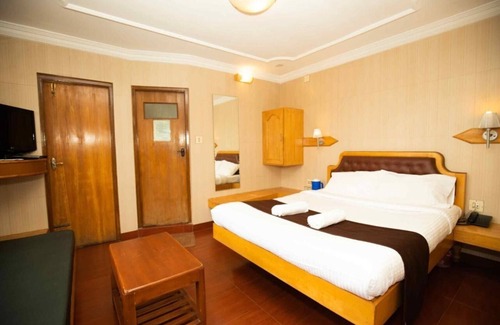 Kathadimattam Hotel | Lazo Silver Lake