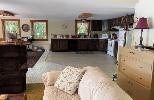 Nobleboro Casa | LAZY ACRES COTTAGE | LAKEFRONT | 2 Bed, 1 Bath