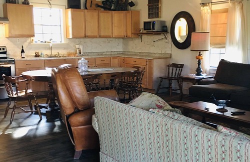 Talisheek Cabina | Lazy Akers NestHoney camp