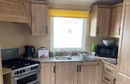 Hamworthy Casa | Lazy Bear 25 Arne View Seaside home with great views, full kitchen&strong Wi-Fi.