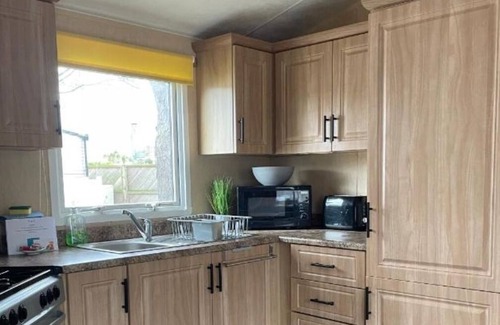 Hamworthy Casa | Lazy Bear 25 Arne View Seaside home with great views, full kitchen&strong Wi-Fi.