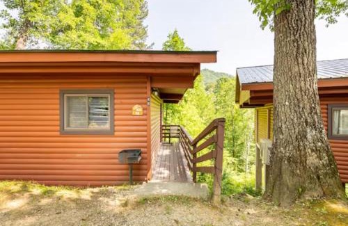 Bryson City Casa | Lazy Bear Cabin near Nantahala Outdoor Center and Bryson City