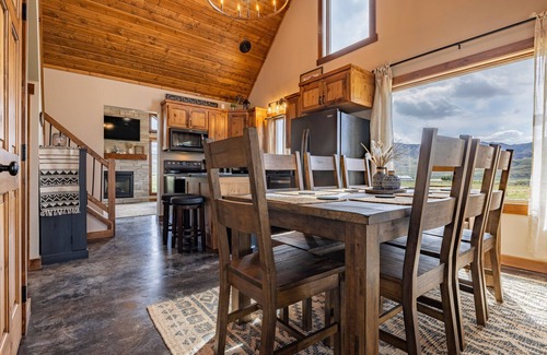 Cody Casa | Lazy Bear Cabin, new home in the Wapiti Valley
