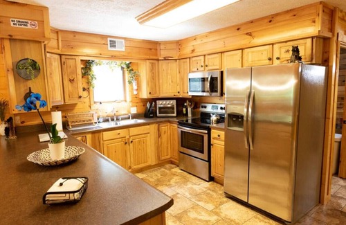 Gatlinburg - Pigeon Forge Cabina | Lazy Bear Cabin w/ Breathtaking Views!
