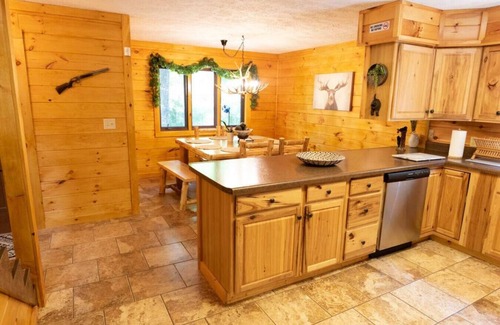 Gatlinburg - Pigeon Forge Cabina | Lazy Bear Cabin w/ Breathtaking Views!