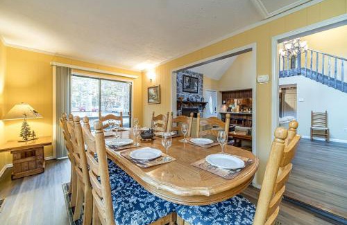Helen Casa | Lazy Bear Cottage With Hot Tub