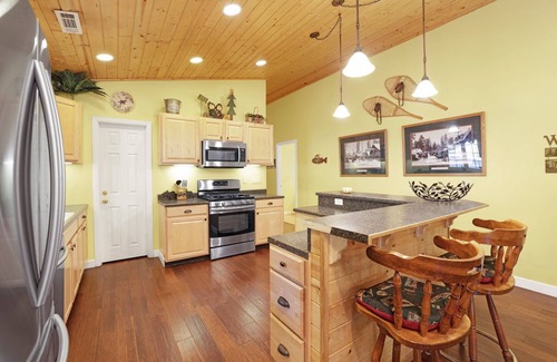 Upper Moonridge Casa | Lazy Bear Lodge #1235