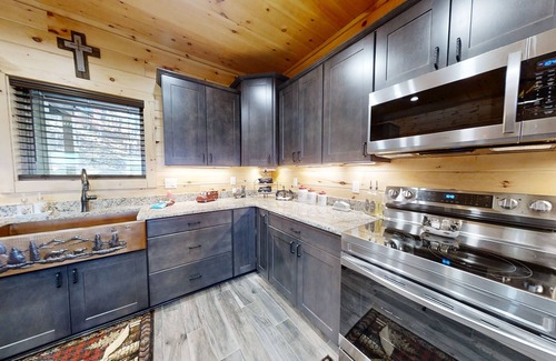 Walland Cabina | Lazy Bear Lodge 5 Bedroom Cabin by RedAwning