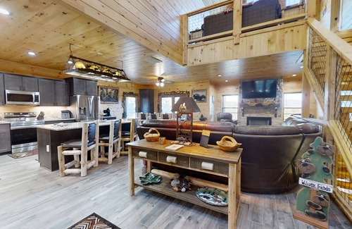 Walland Cabina | Lazy Bear Lodge 5 Bedroom Cabin by RedAwning