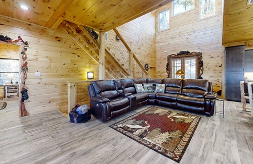 Walland Cabina | Lazy Bear Lodge 5 Bedroom Cabin by RedAwning