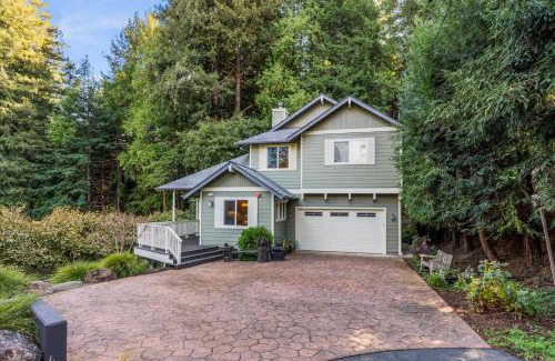 Guerneville Casa | Lazy Bear Lodge Hot Tub Dog Friendly BBQ Grill Forest Views