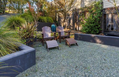 Guerneville Casa | Lazy Bear Lodge Hot Tub Dog Friendly BBQ Grill Forest Views