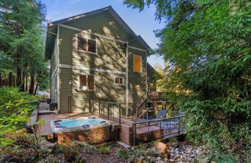 Guerneville Casa | Lazy Bear Lodge Hot Tub Dog Friendly BBQ Grill Forest Views