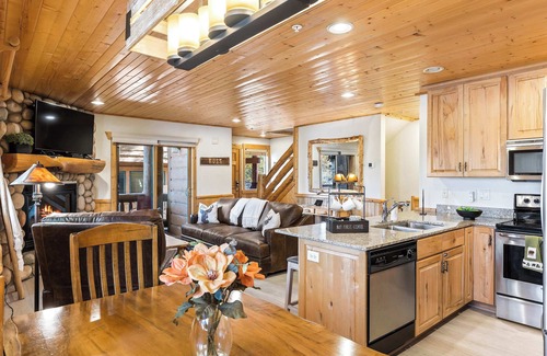 Park City Casa | Lazy Bear Log Cabin Canyons Park