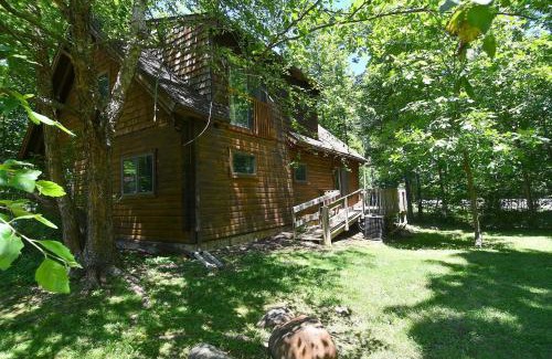 Berkeley Springs Chalet De Esquí | Lazy Bear Retreat - Wifi, Pet Friendly, Grill, Fire Pit, Fireplace, Deck, Golf, Hiking