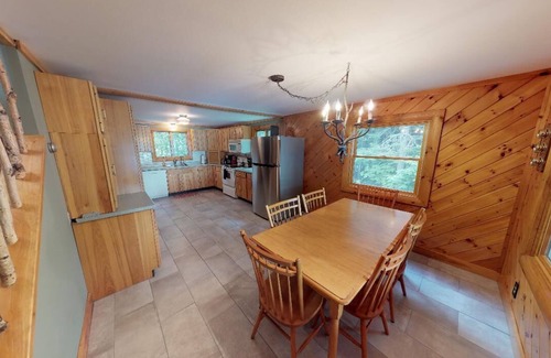 Greenville Cabaña | Lazy Cove Cottage (Waterfront on Moosehead Lake!)
