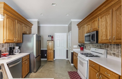 Leesville Casa | Lazy Days on Lakeshore - Private Dock, Kayaks SUP, Arcades and more