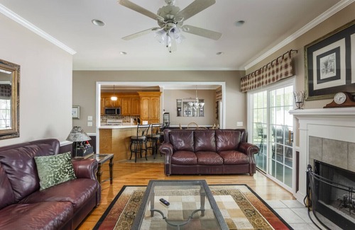 Leesville Casa | Lazy Days on Lakeshore - Private Dock, Kayaks SUP, Arcades and more