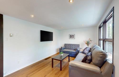 Wasaga Beach Casa | Lazy Daze (House 2)