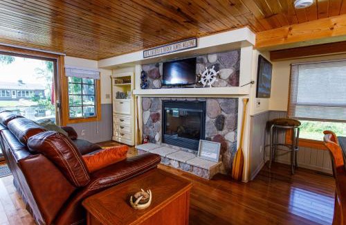 Sturgeon Bay Casa | Lazy Daze Lagoon by Simple Life Rentals